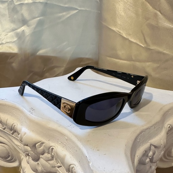Chanel 5014 CC Quilted Vintage Sunglasses in Black and Gold Hue - Picture 6 of 17